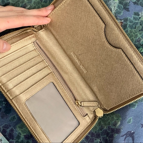 Michael Kors wallet - Picture 3 of 5